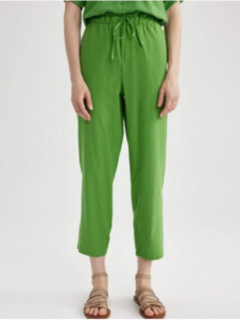 Zara Elastic Waist Green Cropped Pants